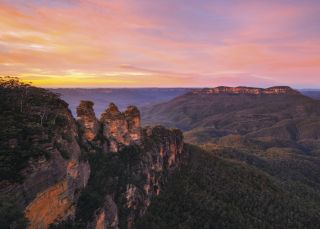 Three Sisters - Sunrise over Jamison Valley, Blue Mountains