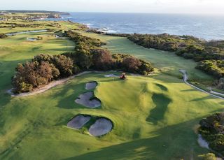 喬丹·斯皮思 (Jordan Spieth) 在 2014 年悉尼澳洲網球公開賽高爾夫球展示自己的擊球技巧