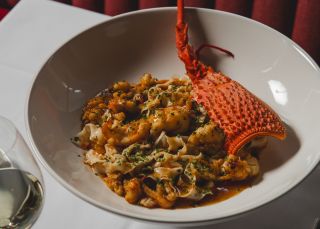 禧市（Haymarket）Maktim 餐廳的菜餚 