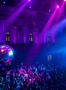 시드니 타운 홀에서 열리는 Heaps Gay Qweens Ball 음악 이벤트