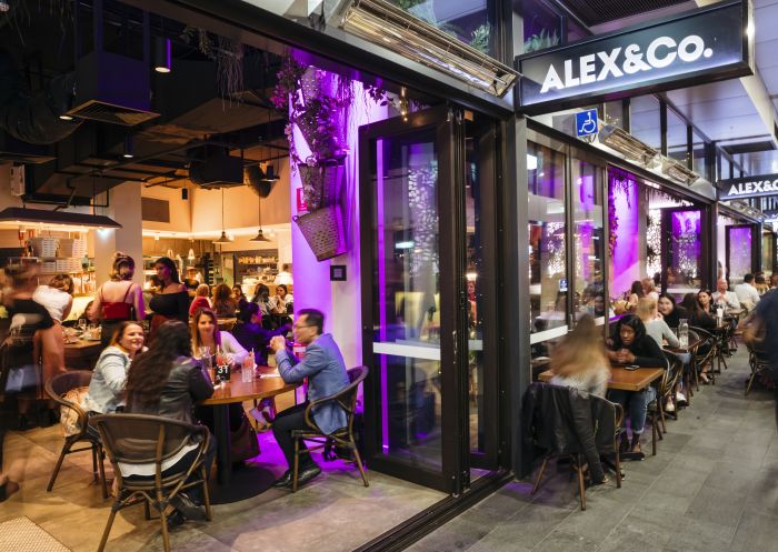Happy hour at Alex & Co. Happy hour at Alex & Co.