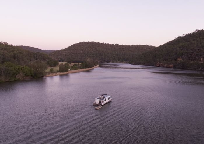 Houseboat on Hawkesbury River Houseboat on Hawkesbury River