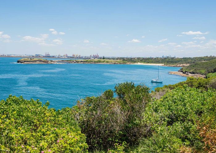 Henry Head walking track at Kamay Botany Bay National Park in La Perouse