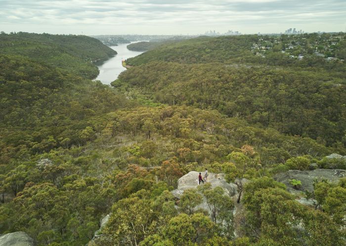 Friends bushwalking at The Bluff Lookout in Garigal National Park, The Bluff Lookout