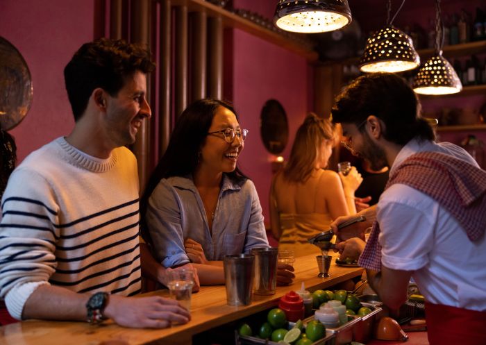 Cantina OK!,悉尼中央商務區 悉尼中央商務區 Cantina OK! 酒吧調酒師調製雞尾酒