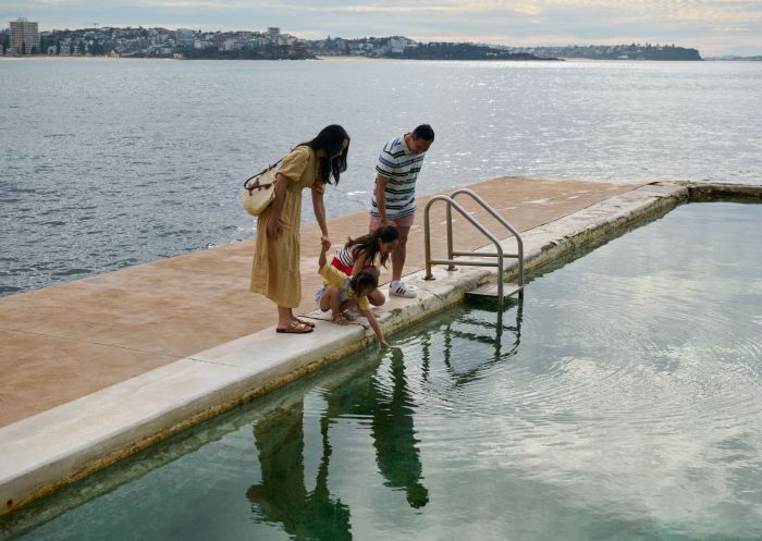 Family looking into pool, Fairy Bower Rockpool, Manly
