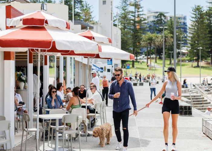 People dining and couple walking with dog in front , Bobbys, Cronulla - Credit: Good Thanks Media | Sutherland Shire Council