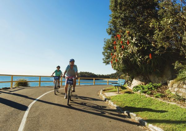 Cycling from Shelly Beach to Manly on Sydney's Northern Beaches