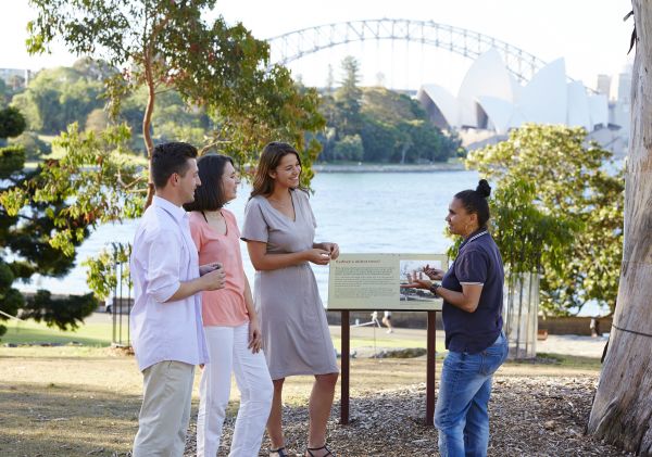 guided Aboriginal bush tucker tour in the Royal Botanic Gardens