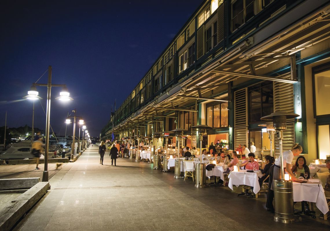 Harry's Cafe de Wheels, Woolloomooloo Harry's Cafe de Wheels selling its famous pies, Woolloomooloo, Sydney