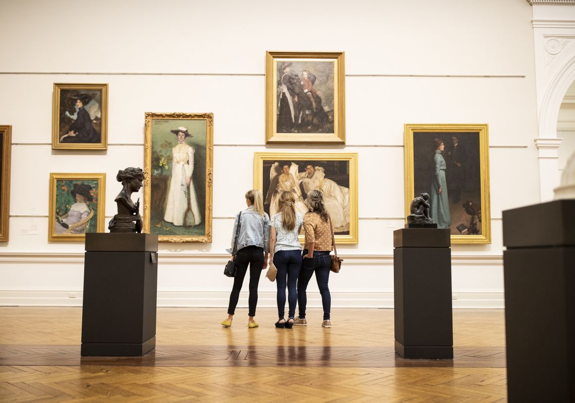 Art Gallery of New South Wales, Sydney Friends enjoying a visit the the Art Gallery of New South Wales in Sydney
