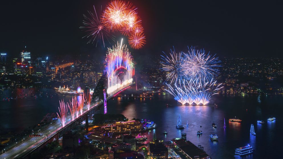 pix Sydney Opera House Fireworks 2020 sydney new year s eve at sydney harbour