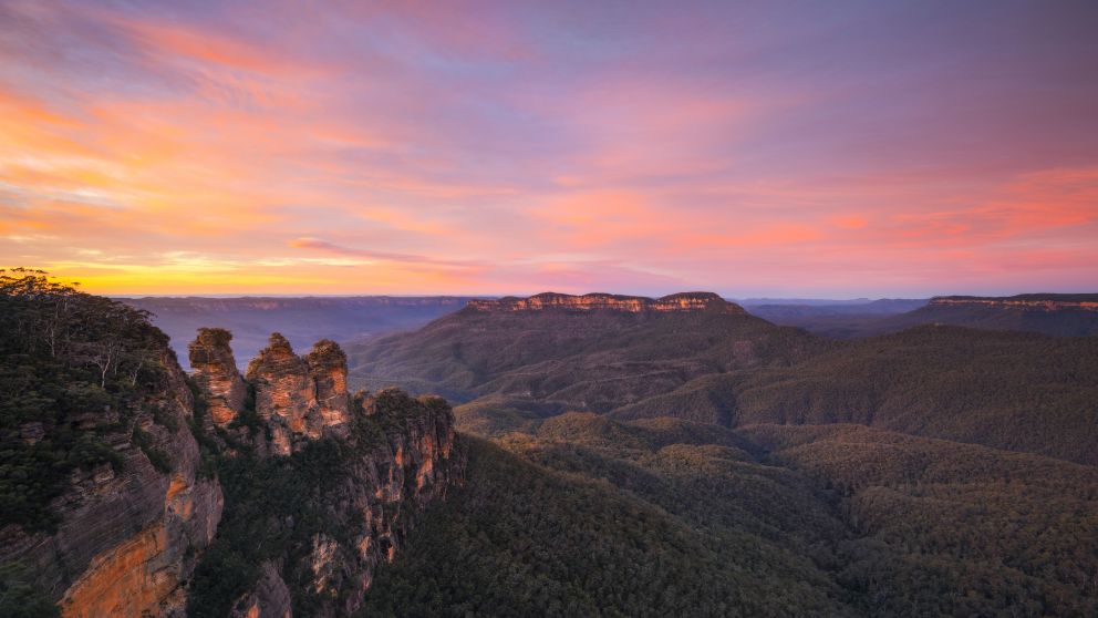 Sunrise over the Jamison Valley and the Three Sisters in the scenic Blue Mountains National Park