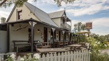 皇家板球手武器酒店 (Royal Cricketers Arms Hotel) 的景觀，位於 Prospect 