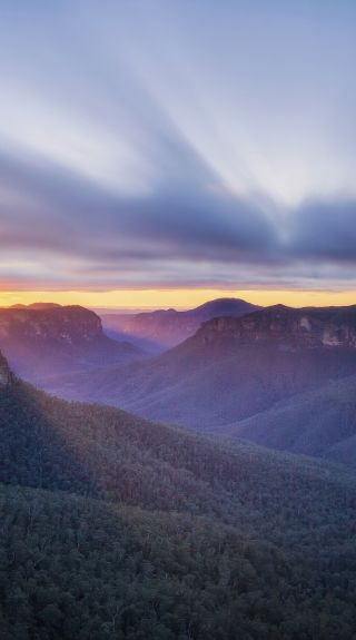 Sun setting over the Grose Valley in the Blue Mountains National Park