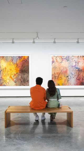 現代美術館。作品の著作権はJulie Mehretuが所有します。