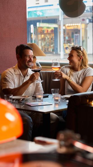 Couple drinking in the booth, Oxford House, Paddington - Credit: Steven Woodburn