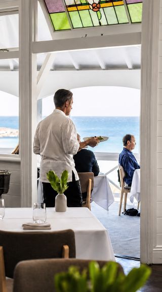 베로라 워터스 인, 베로라 워터스