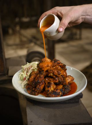 Smokey Hotwings with Sauce 	