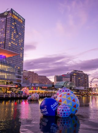 Weihnachtskugeln im Darling Harbour – Foto: Anna Kucera