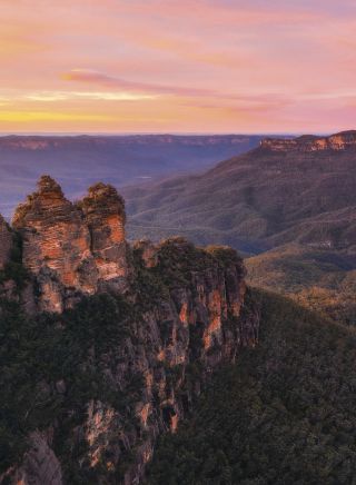 Three Sisters - Sunrise over Jamison Valley, Blue Mountains