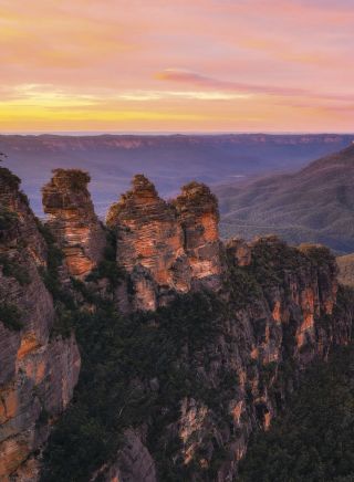 Three Sisters - Sunrise over Jamison Valley, Blue Mountains