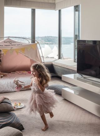 Mother wth children playing with tent, Four Season Hotel, Sydney - Credit: Kenseet