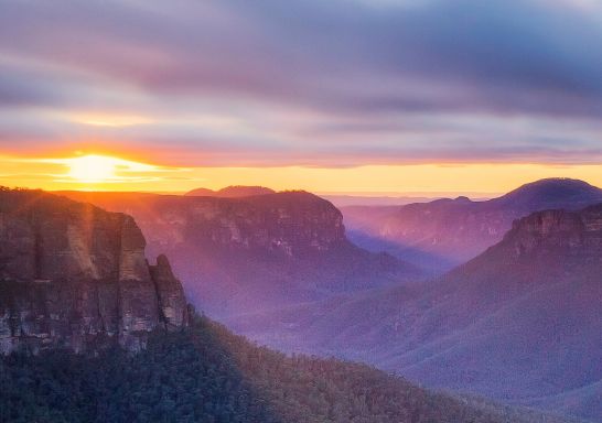 Sun setting over the Grose Valley in the Blue Mountains National Park - Govetts Leap